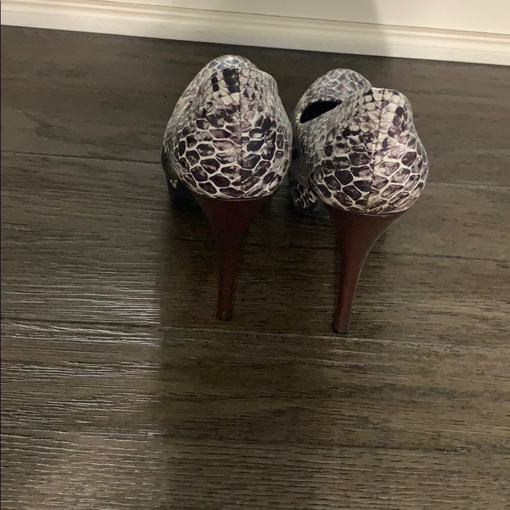 Heels - Picture 3 of 3